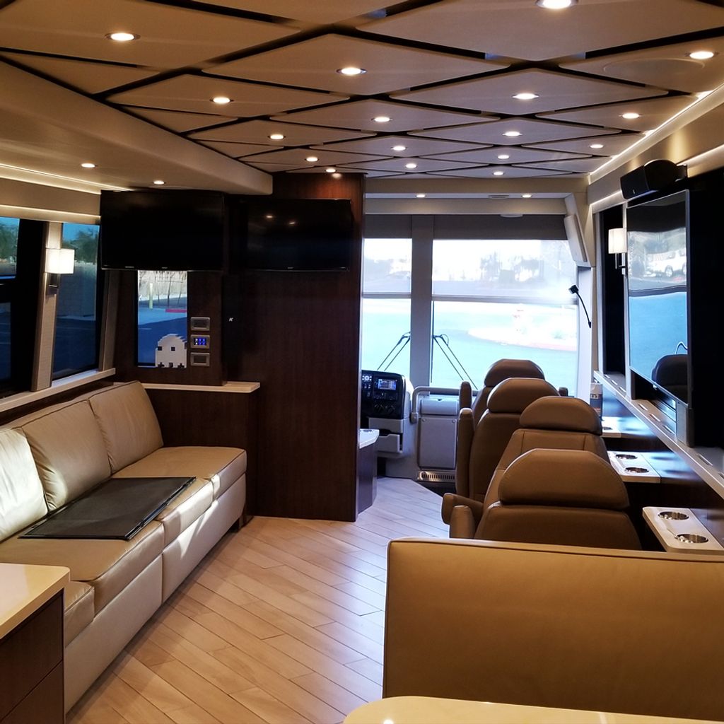 KGEAR - Prevost Coach Motorhome