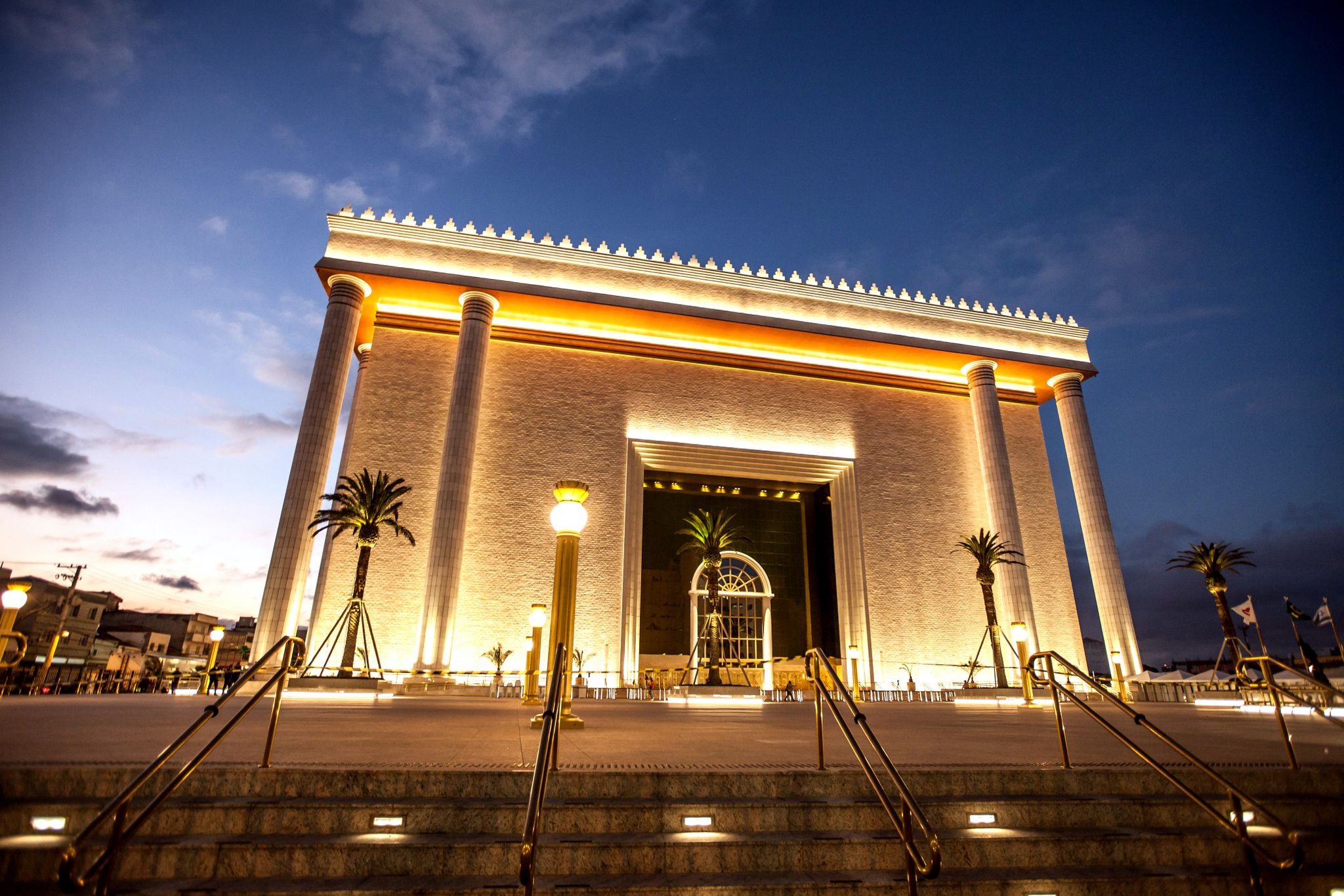 Inside Solomons Temple